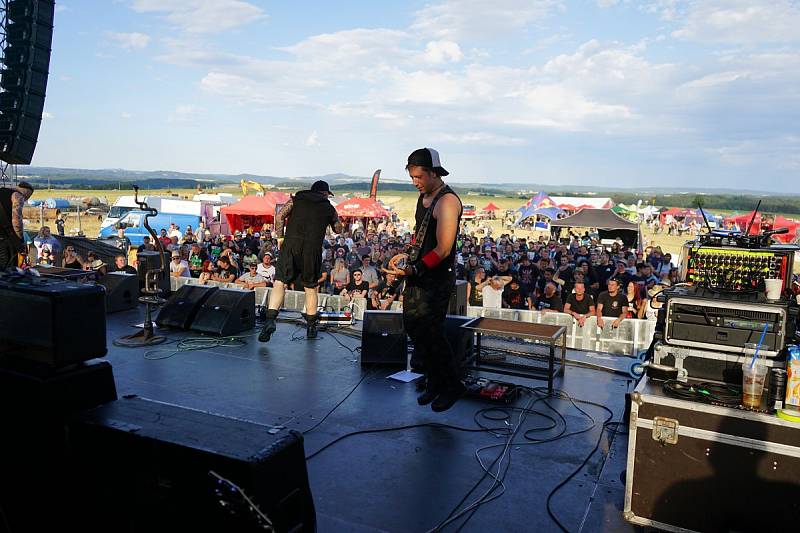 Na letišti nad Tachovem se uskutečnil další ročník rockového festivalu Tarock.