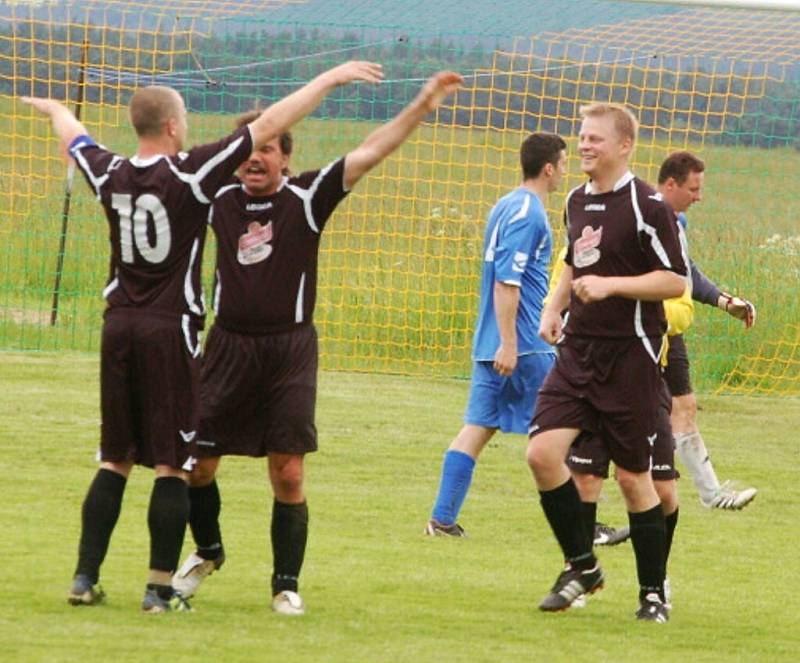  Fotbal-II. třída: V závěrečném kole padlo 39 branek, rozhodčí napomínali jen sedm hráčů.