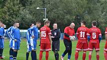 FK Tachov (v červeném) - Sokol Stráž (v modrém) 6:0 (2:0).