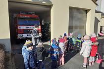 Požární zbrojnici i hasičské muzeum navštívily děti z mateřinky a základní školy v Konstantinových Lázních.