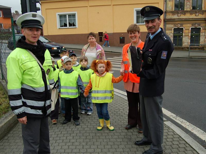 Pravidelnou preventivní akci nazvanou Zebra se za tebe nerozhlédne připravila ve středu ráno policie na Tachovsku pro chodce