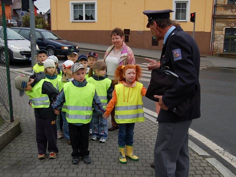 Pravidelnou preventivní akci nazvanou Zebra se za tebe nerozhlédne připravila ve středu ráno policie na Tachovsku pro chodce