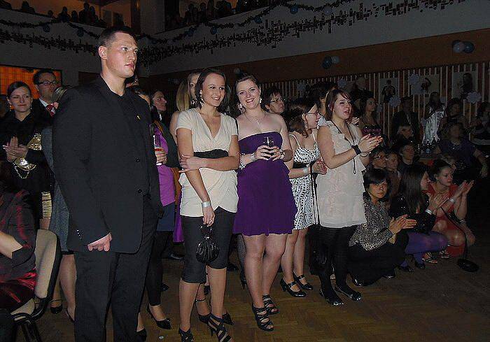 Ani datum pátek třináctého neodradil stříbrské studenty od pořádání maturitního plesu