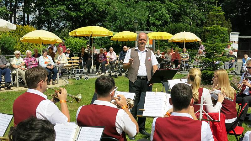 Dechový orchestr mladých ZUŠ Tachov účinkoval na hudebním festivalu v saském Thumu.