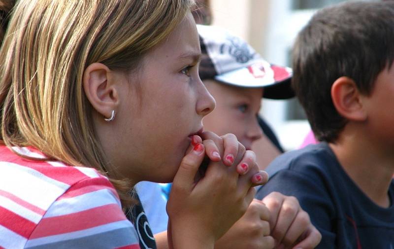 Školní zahrada v Hošťce se přeměnila v přírodní učebnu