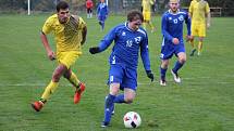 Tatran Chodov (ve žlutém) - TJ Chodský Újezd (v modrém) 2:2 (2:0), PK 3:4.