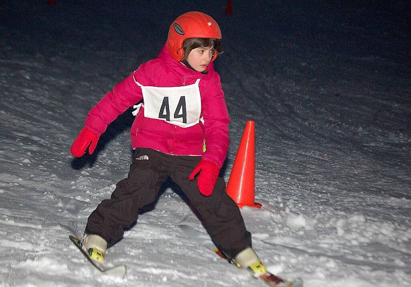 Mladí lyžaři jeli okresní přebor ve sjezdovém lyžování a snowboardingu