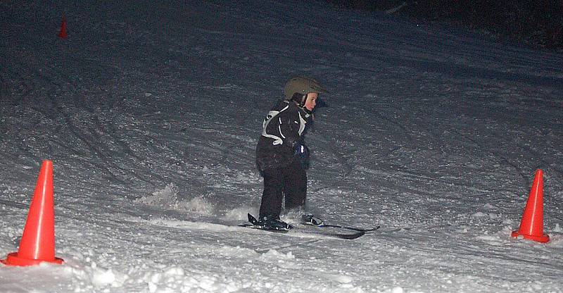 Mladí lyžaři jeli okresní přebor ve sjezdovém lyžování a snowboardingu