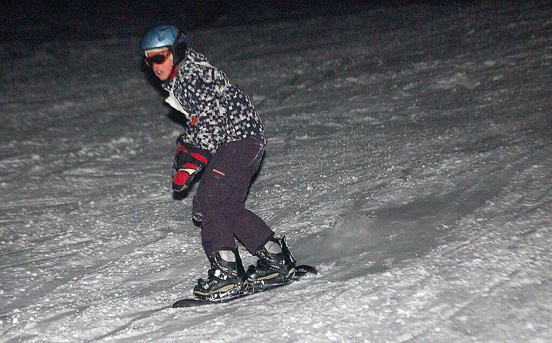 Mladí lyžaři jeli okresní přebor ve sjezdovém lyžování a snowboardingu