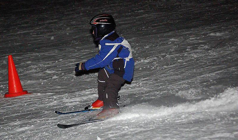 Mladí lyžaři jeli okresní přebor ve sjezdovém lyžování a snowboardingu