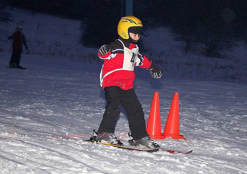 Mladí lyžaři jeli okresní přebor ve sjezdovém lyžování a snowboardingu