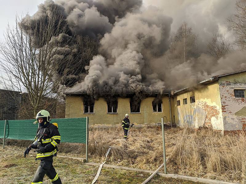 Zásah u hořící budovy ve Vysočanech.