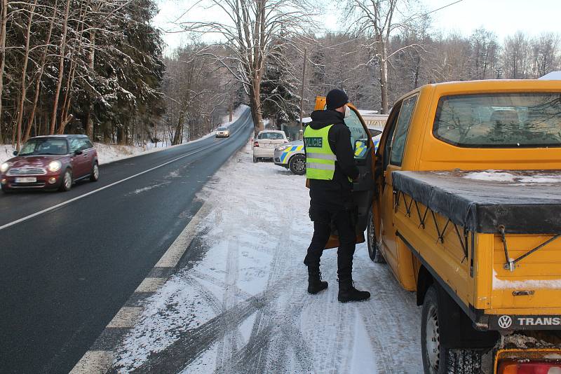 Mezi Tachovskem a Chebskem stojí na některých komunikacích policejní hlídky.