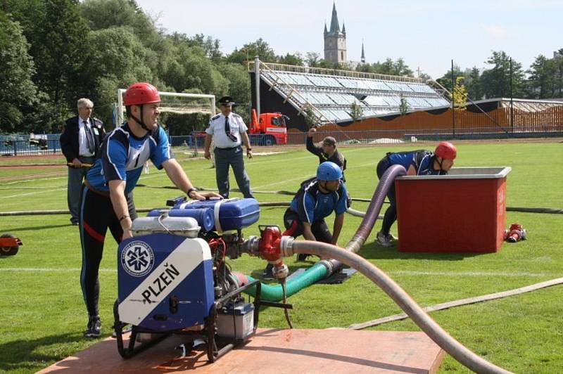 Profesionální hasiči Plzeňského kraje se utkali v krajském kole v požárním sportu. 