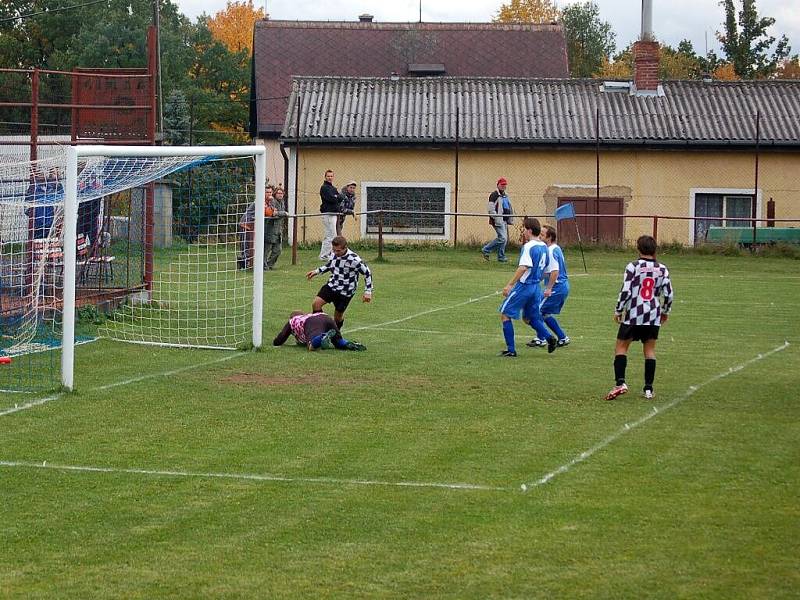 Fotbal: Lom – Ch. Újezd 0:1.