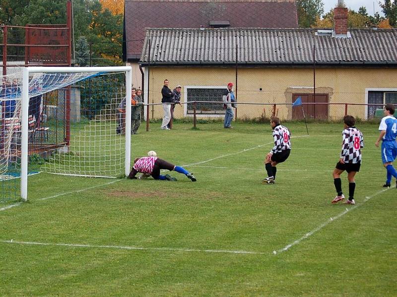 Fotbal: Lom – Ch. Újezd 0:1.