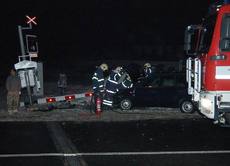 Nehoda na železničním přejezdu v Chodové Plané