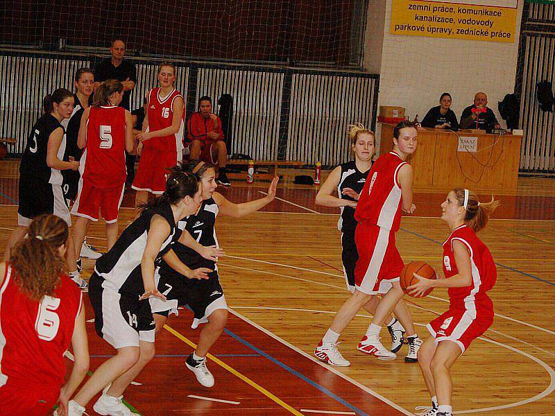 Basketbalistky Slavoje Tachov ve druhé lize zaznamenaly během tří dnů tři prohry 