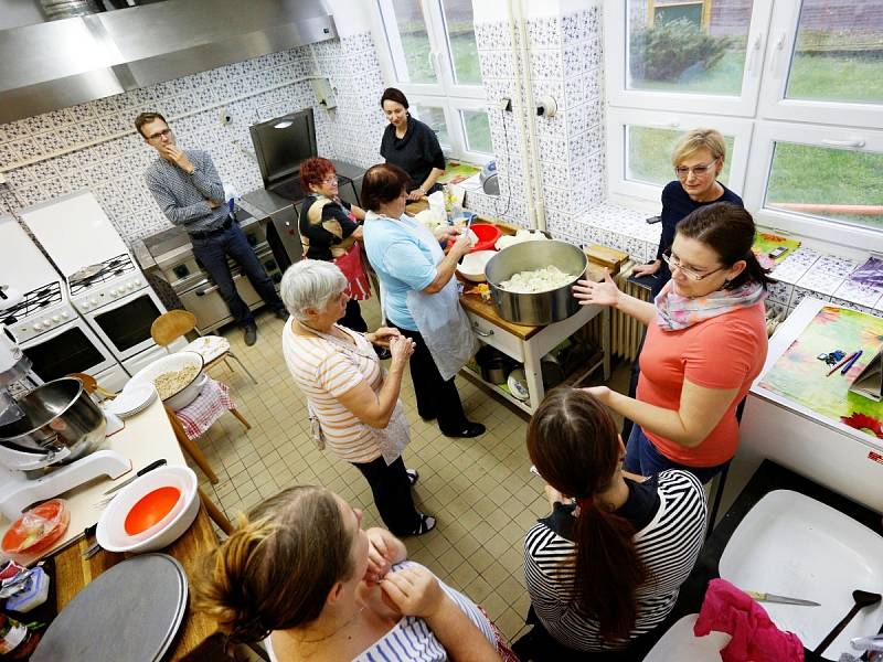 Po tom, co mají domácnosti na talíři dnes a co jedli obyvatelé Tachovska v minulosti, pátrají výzkumníci v našem regionu.