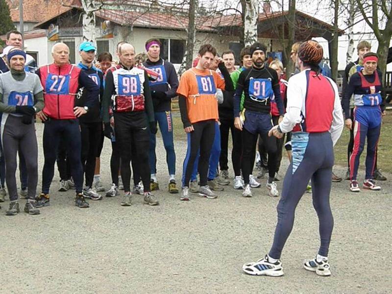 Poslední pokyny před startem  od hlavního organizátora Karla Ganaje.