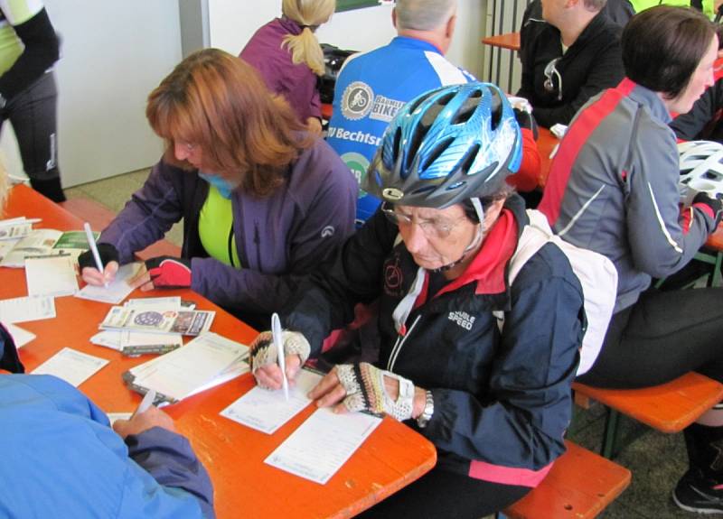 Cyklistického podniku se účastnili i kolaři z Tachovska.