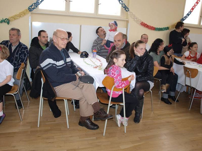 Aulu plánské základní školy na náměstí zaplnily děti