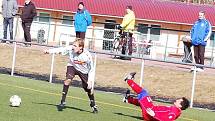 Přípravný zápas FK Tachov – Hvězda Cheb se hrál za slunečného počasí na umělé trávě v Tachově. 