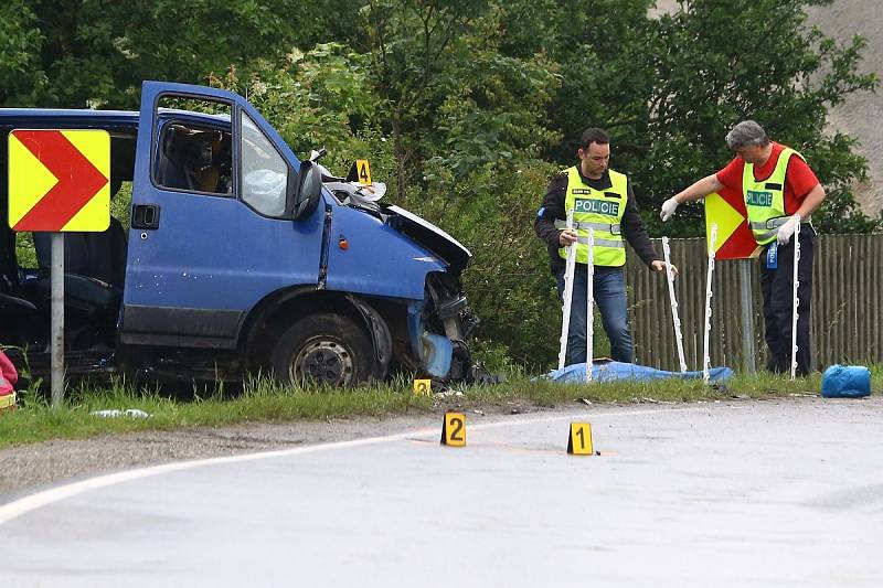 Tragická nehoda kamionu a dodávky v Tisové na Tachovsku.