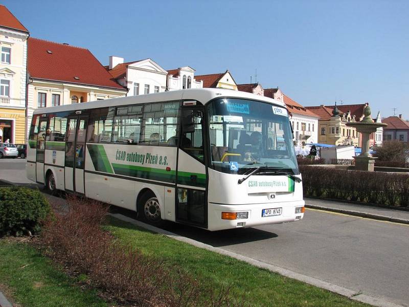 Stříbrské MHD dostalo do výbavy nový autobus se speciální rampou pro vozíčkáře a kočárky