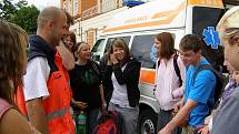 Den zdraví s ukázkami první pomoci, hasičské a policejní práce, prožili studenti ve Stříbře. 