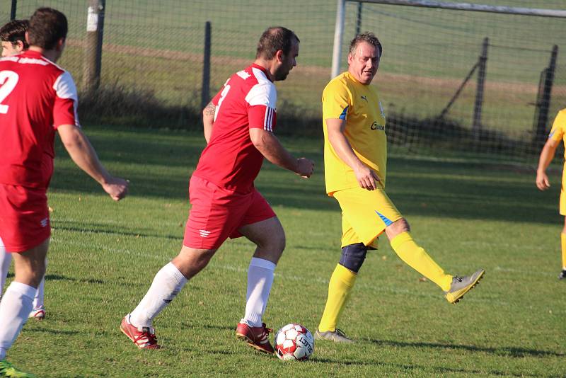 Jiskra Třemešné (v červeném) - Čechie Halže (ve žlutém) 3:1 (0:1).