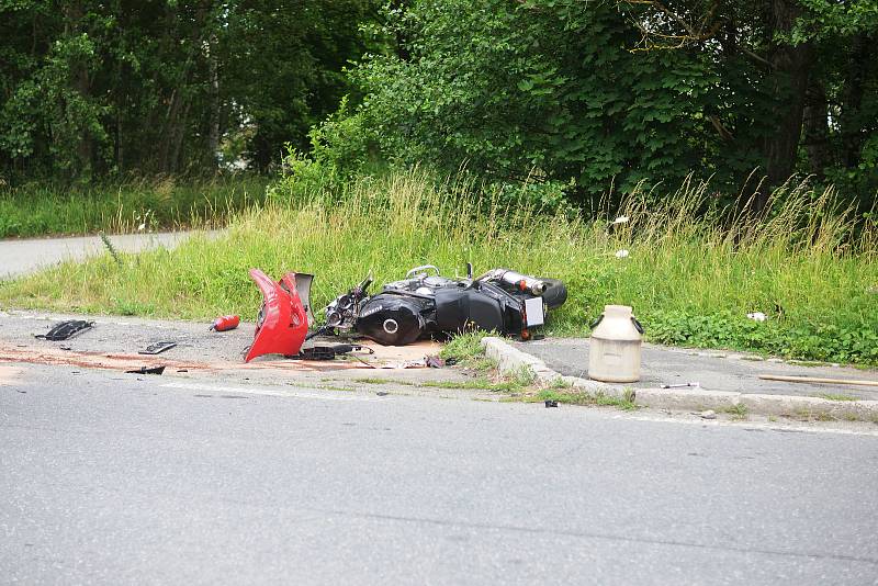 Krátce po dvanácté hodině došlo k vážné dopravní nehodě mezi Tachovem a Oldřichovem.