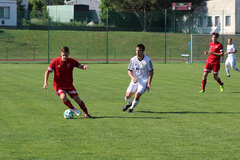 Ze sobotního derby mezi Stříbrem a Tachovem.