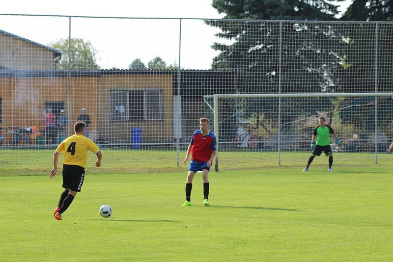 Z utkání FK Planá - Sparta Dlouhý Újezd 1:3.