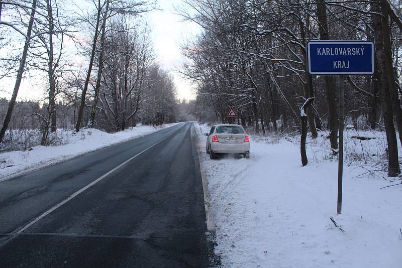 Mezi Tachovskem a Chebskem stojí na některých komunikacích policejní hlídky.