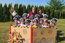 Děti z mateřské školy v Černošíně si užívaly letní pirátské dobrodružství.