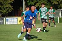 FORTUNA divize A, 6. kolo: FC Rokycany (zelené dresy) - FK Tachov (na snímku fotbalisté v modrých dresech) 1:0 (0:0).