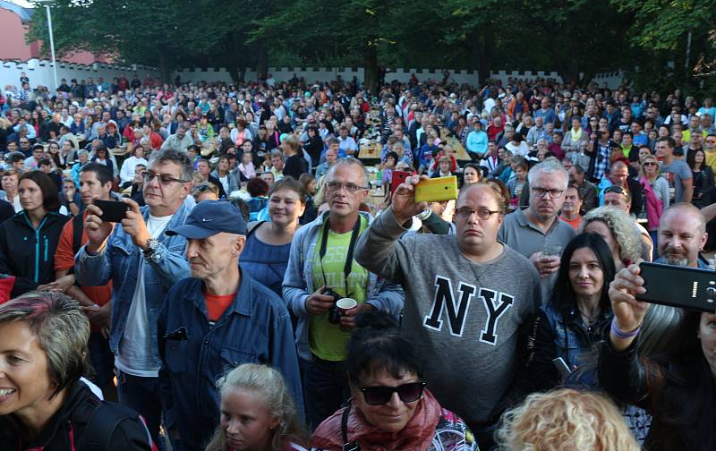 Léto v pivovaru aneb Splašené lahve i sudy a pivovarské rodeo, takové bylo letošní motto sobotních Pivních slavností