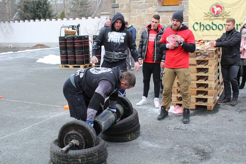 Ze závodů Strongman v Chodové Plané.