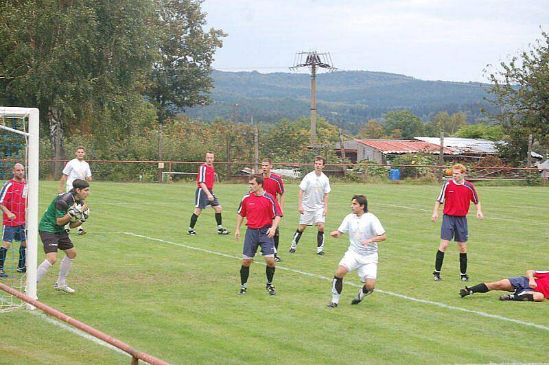 Puma krajský přebor: Fotbalisté Rozvadova porazili nebezpečný Rapid 4:2 