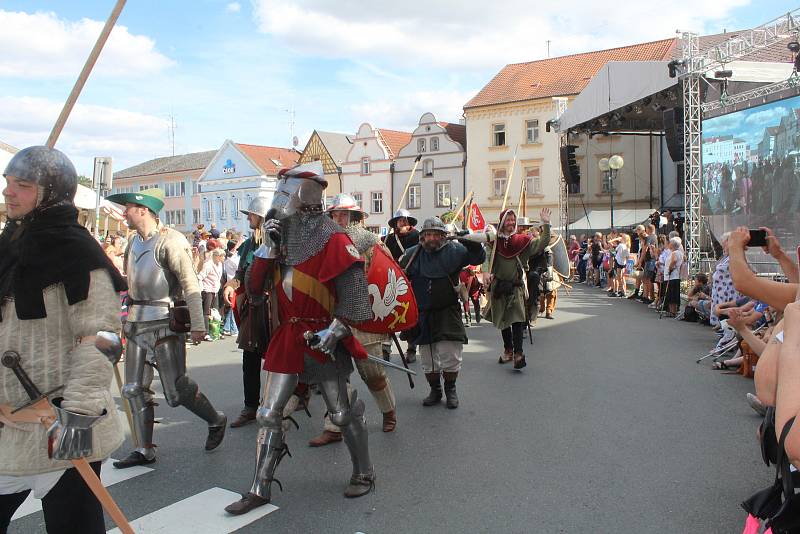 Ulice Tachova zaplnili návštěvníci Husitských historických slavností.