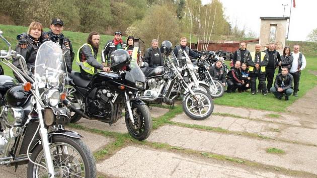 Tachovští motorkáři oslavili májku.