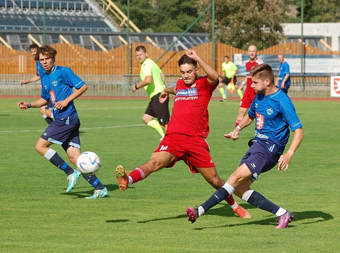 MOL Cup, předkolo: FK Tachov (na snímku fotbalisté v modrých dresech) - SK Klatovy 1898 (červení) 1:3.
