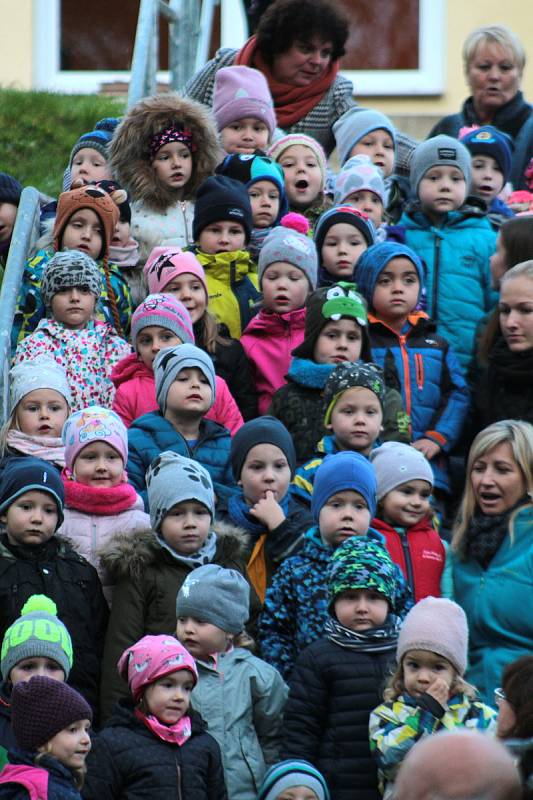 Podzimní akci pro rodiče i děti, která se stala už tradicí, uspořádali ve čtvrtek v mateřince Prokopa Velikého v Tachově.