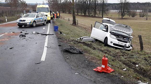 Dopravní nehoda u Velkých Dvorců.