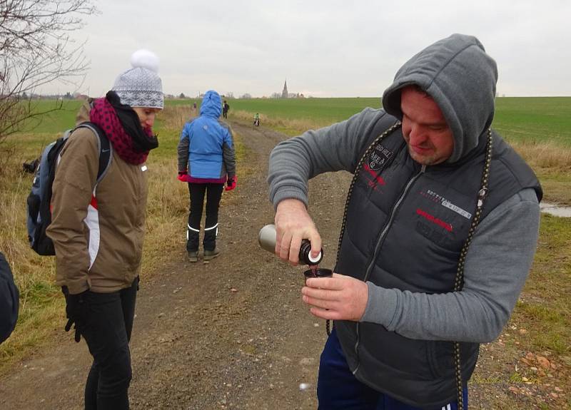 Turisté z Kostelce se vydali na pochod do Kladrub.