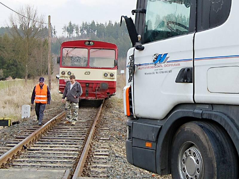 K dopravní nehodě došlo v tomto týdnu na železničním přejezdu ve Skviříně