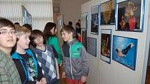 Výstavu fotografií s podvodní tematikou navštívily také děti základních škol. 