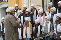 Novoroční zpívání na tachovském náměstí.