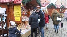 Poslední sobota před vánočními svátky. Adventní a farmářské trhy na plzeňském náměstí a odpoledne v nákupním centru Olympie.